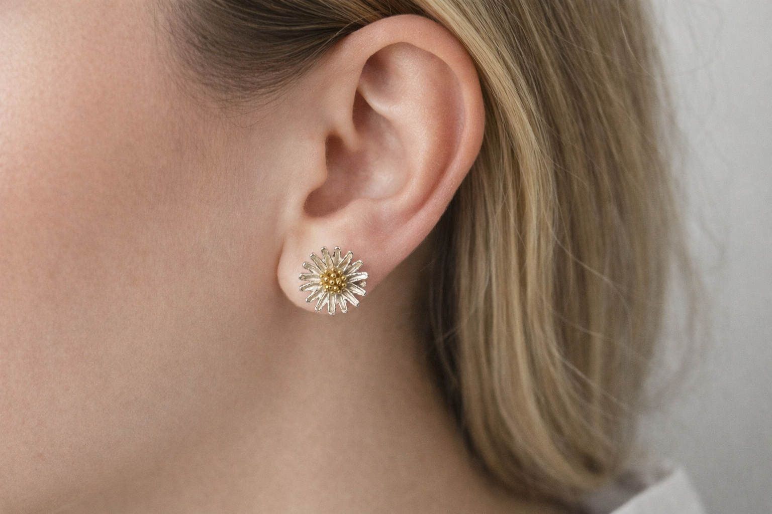 Daisy Bloom Earrings, Delicate Daisy Studs, Petite Fleur Earrings